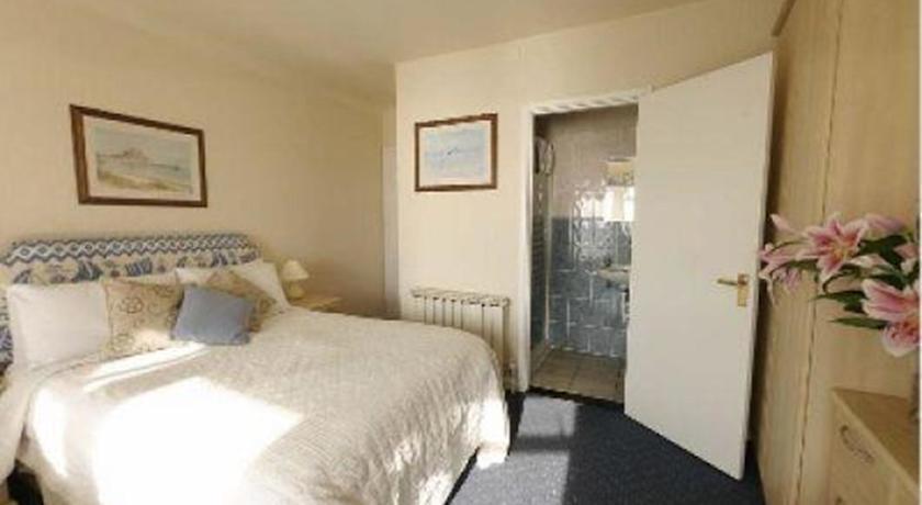 Maison Chaussey Guest House Saint Helier Room photo